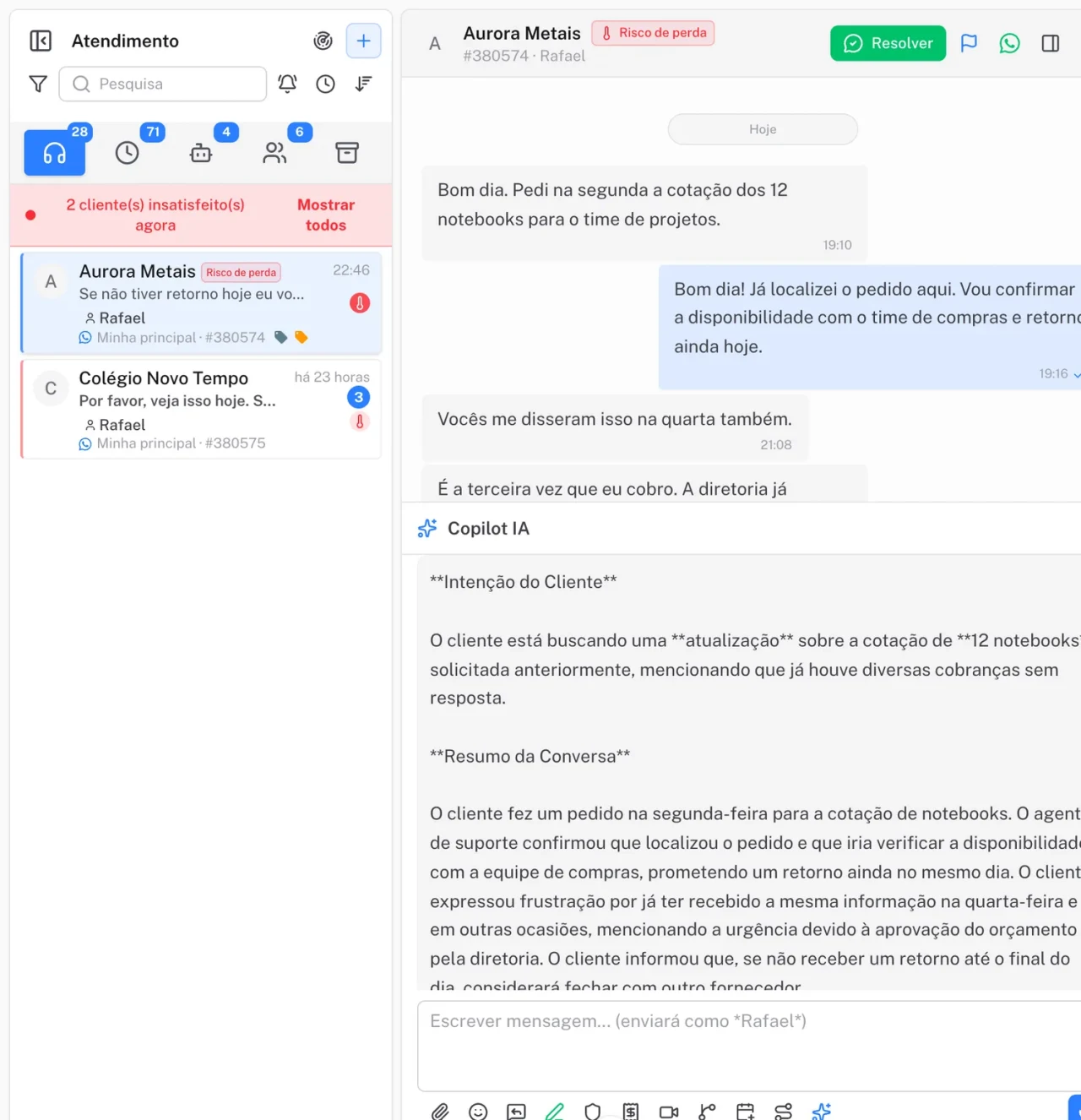 Painel do copiloto de IA exibindo o resumo do atendimento com as ações comprometidas e o botão de adicionar como nota interna